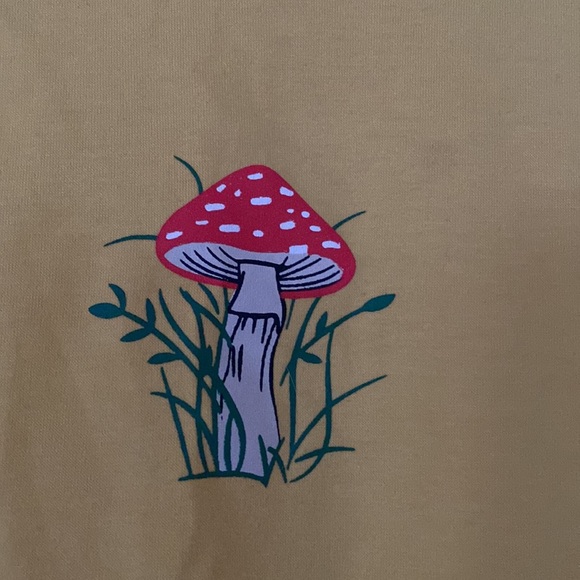 Mushroom cropped tshirt - Picture 2 of 3
